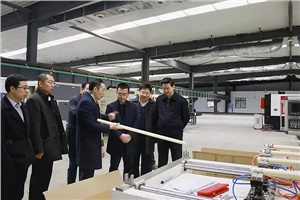 比亞迪股份有限公司副總裁劉煥明、株洲市高新區(qū)管委會(huì)副主任馬立恒、統(tǒng)戰(zhàn)部長(zhǎng)周玉智等領(lǐng)導(dǎo)一行蒞臨我司 指導(dǎo)工作